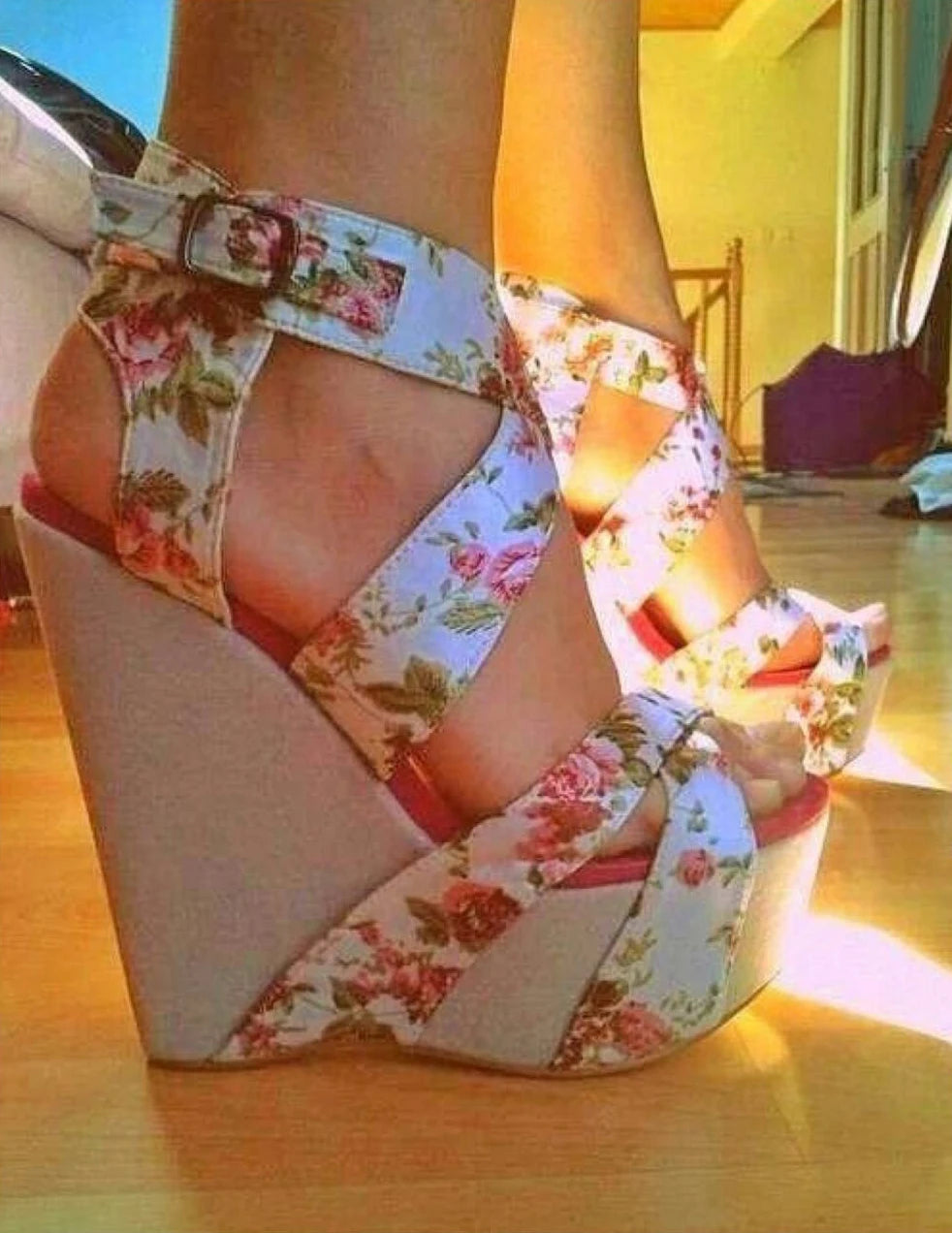 T-table Show Silk Colorful Wedge Heel Sandals