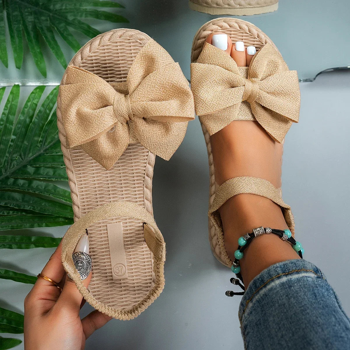 Lightweight Bow Tie Flat Slides