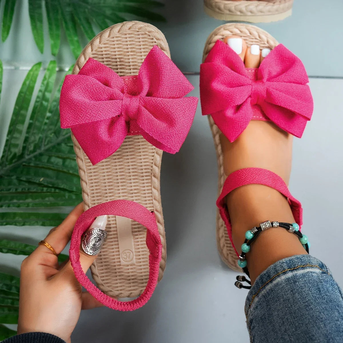 Lightweight Bow Tie Flat Slides