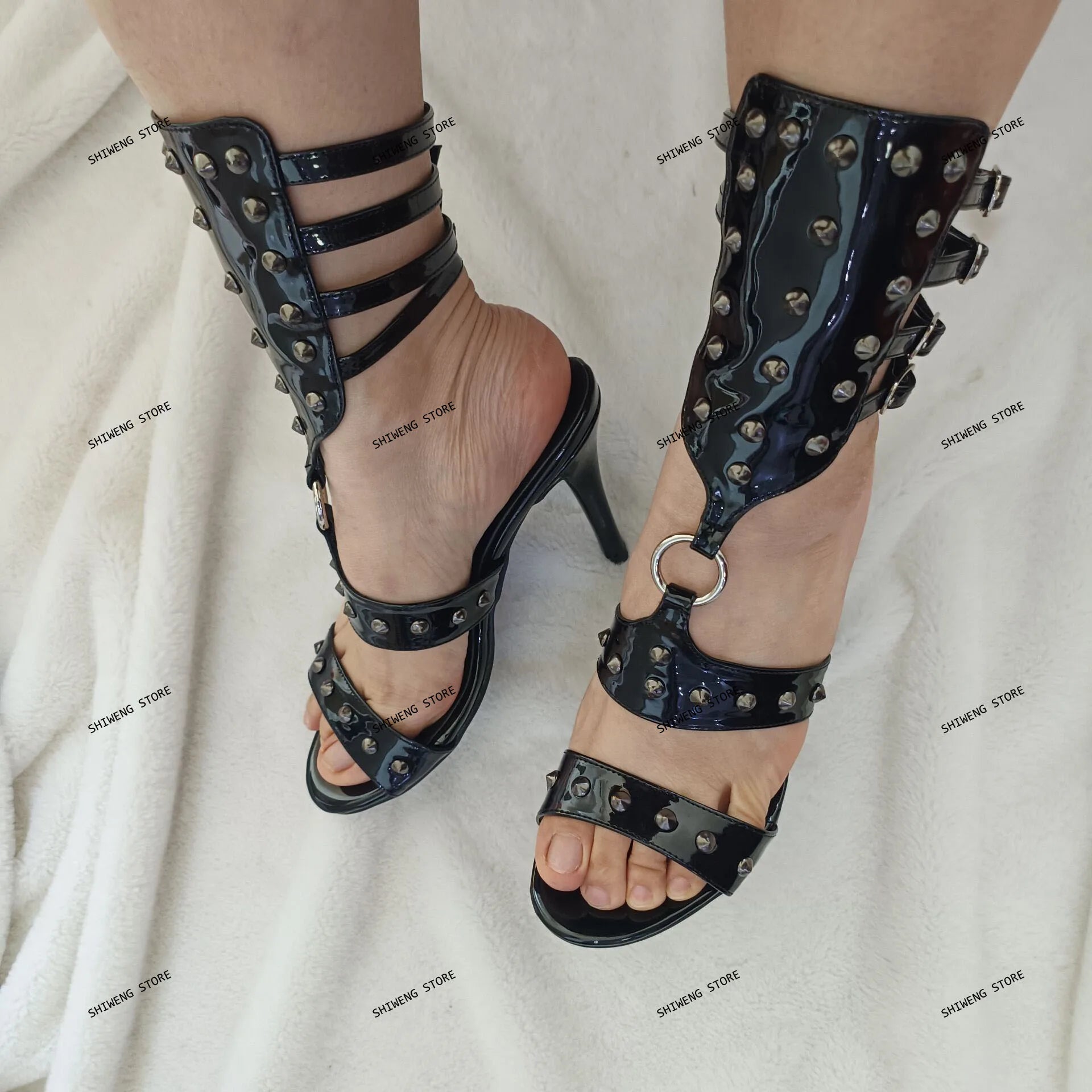 Riveted Pointy Toe Sexy Lady Patent Leather Black Party Pump
