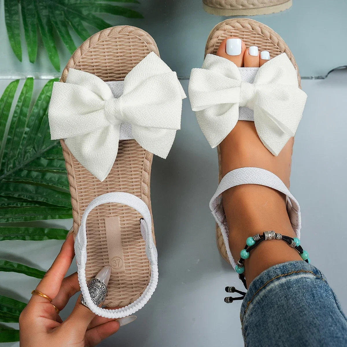 Lightweight Bow Tie Flat Slides